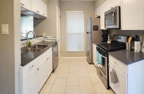 Quail Hollow House | North Austin Hip Duplex