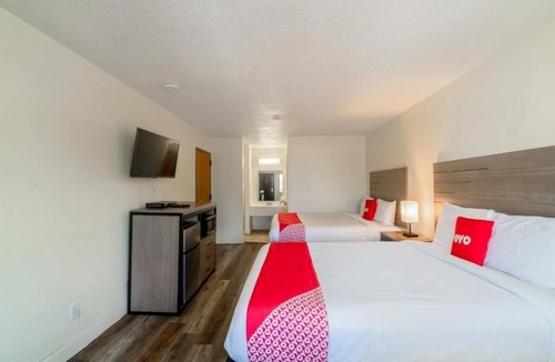 FM 1960 Hotel | North Houston Stay - 2 Affordable Rooms w/Free Parking