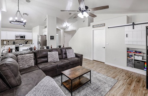 Deer Valley House | North Phoenix House w/ Hot Tub, Large entertaining backyard and Garage Game Room