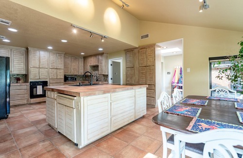Waco House | Oak Tree Manor w/Pool