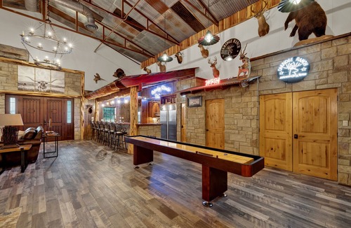 Johnson City House | Oakridge Ranch Pool+Hot-tub Pickleball Court