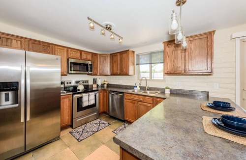 Tucson House | Oasis On Palm- Private And Quiet ~ Sparkling Pool And Spa!