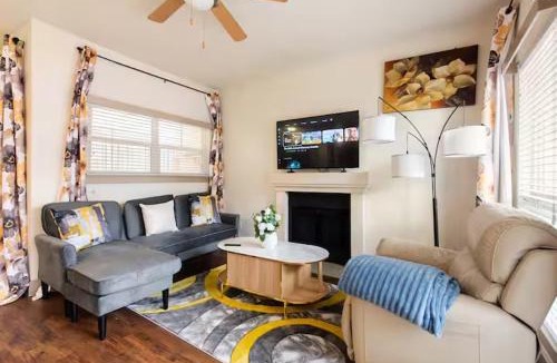Barton Hills Apartment | Oasis Retreat237