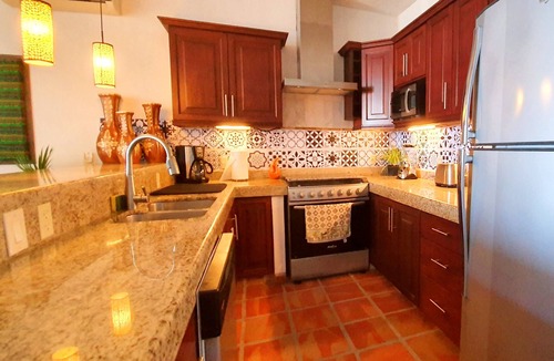 Colonia 5 de Diciembre Apartment | OCEAN VIEWS~2Beds~Steps to Beach & Malecon~Close to Everything ~Safe Loc