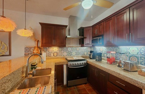 Colonia 5 de Diciembre Apartment | OCEAN VIEWS~2Beds~Steps to Beach & Malecon~Close to Everything ~Safe Loc