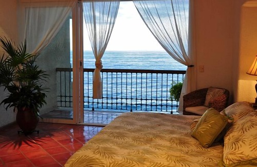 South Shore Hotel Area Condo | Oceanfront Condo On The Beach With Panoramic Views