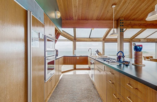 Sea Ranch House | Oceanfront estate with private hot tub & courtyard, dogs welcome