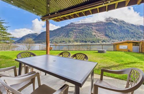 West Juneau House | Oceanfront Fire Pit, Decks, Large Yard, Views!