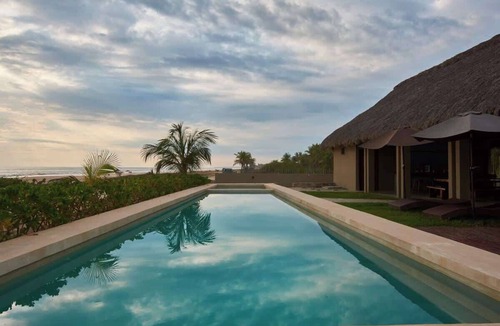 Santa Maria Colotepec House | Oceanfront House w/Private Pool & Beach Access