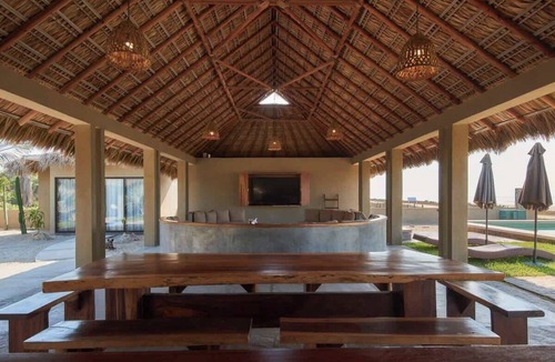 Santa Maria Colotepec House | Oceanfront House w/Private Pool & Beach Access