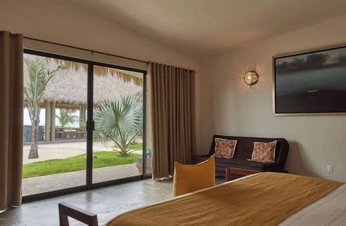 Santa Maria Colotepec House | Oceanfront House w/Private Pool & Beach Access