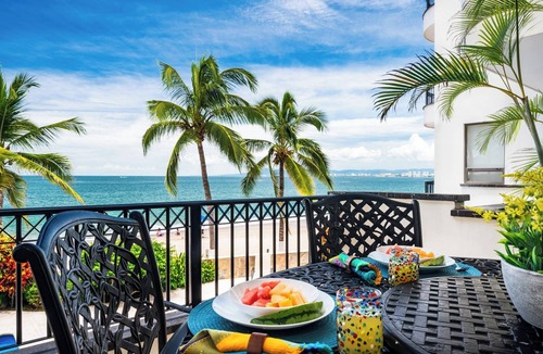 Colonia 5 de Diciembre Condo | Oceanfront Paradise | Pool & Walk-Out Beach Access