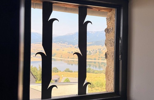 Real House | Odeillo Lodge | Lake View | Luxury | Sleeps 8 | Les Angles