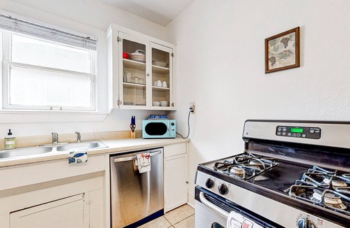 Tobin Hill House | One bedroom cozy retreat by the Pearl and the vibrant St. Mary