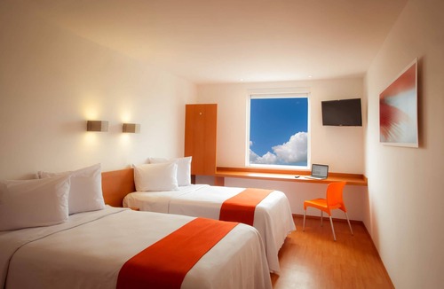 Monclova Hotel | One Monclova Hotel