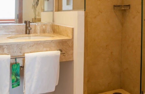 Monclova Hotel | One Monclova Hotel