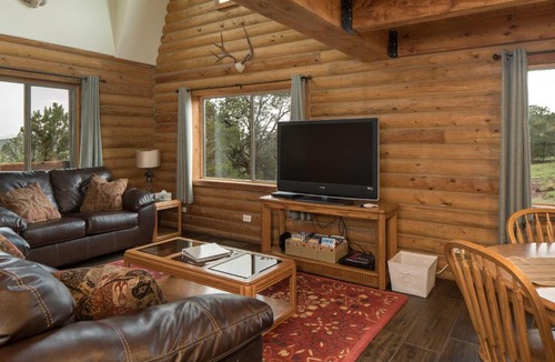 Williams House | Ontario Ave Remodeled Log Cabin on 1 Acre Gateway to Grand Canyon Amazing Views