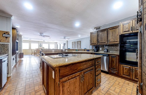Port Isabel House | Open & Bright Bayfront Getaway w/a Full Kitchen, Furnished Deck, & Fast WiFi