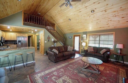 Martindale House | Outlet Premium/15 minutes away San Marcos/Spring break on the river.