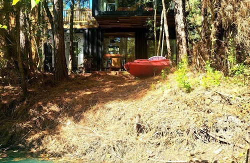 Waller Cabin | Outstanding Forest Container with Water Views and BBQ in Texas