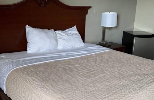 Wickliffe Hotel | OYO Greenridge Hotel