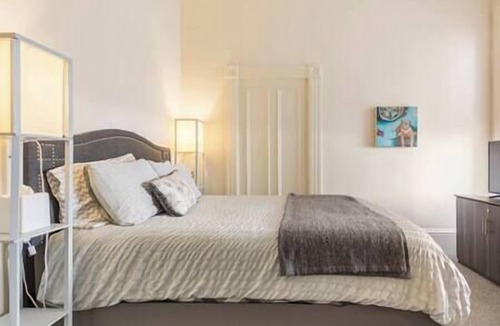 Pacific Heights House | Pacific Heights Victorian Bedroom & Bathroom