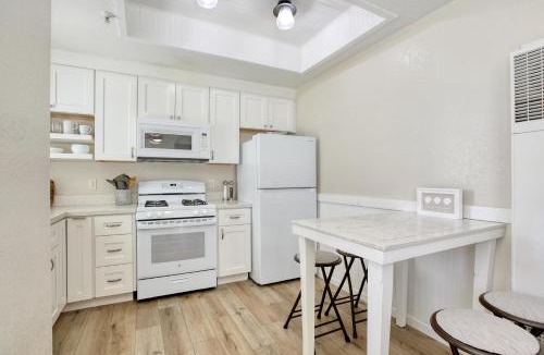 Oceano House | Pacific Plaza #410 - Pacific Coast Hideaway - 1BdrmUp-K-QSofa