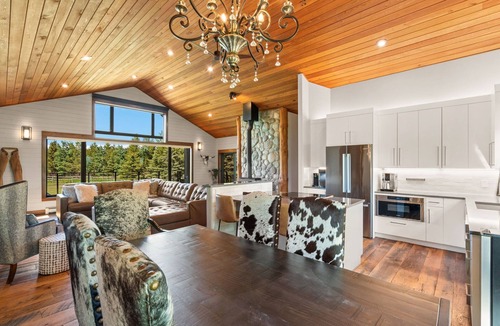 Bozeman House | Painted Peaks - Gorgeous home with beautiful mountain views and a hot tub.