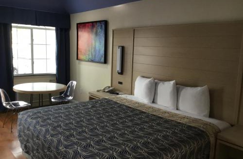 Sharpstown Hotel | Palace Inn Blue Harwin