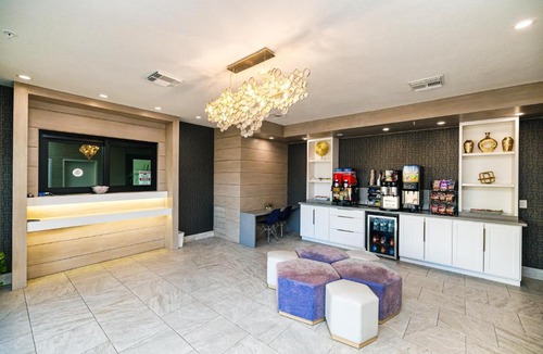 Humble Hotel | Palace Inn IAH Houston Bush Intercontinental Airport
