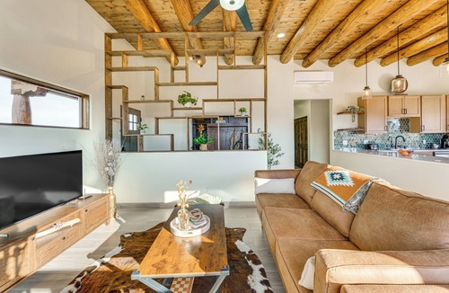 Taos House | Panoramic Mtn Views! Serene Gem in Ranchos De Taos