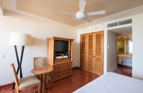 Marina Vallarta Hotel | Paradise Found – Studio with Resort-Style Living