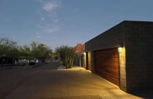 Camelback East House | Paradise Valley 4 bed 4.5 Bath: Sport Court, Sauna, Private pool & Game room,
