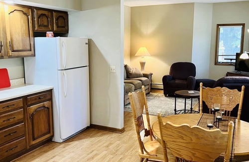 Williamsburg Apartment | Parkview Apartment