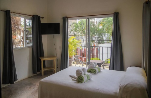 Chacala Bed & Breakfast | Patio Canarias Suites Pet-Friendly