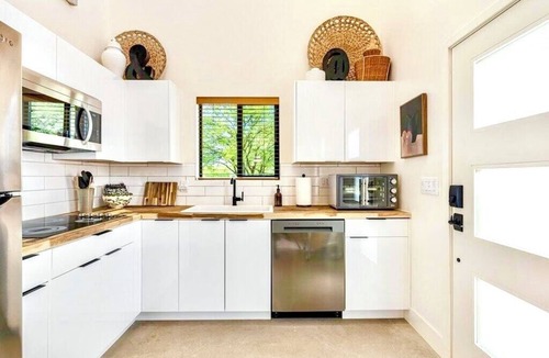 Civano House | Peaceful 1BR Tree-Lined Modern Hideaway