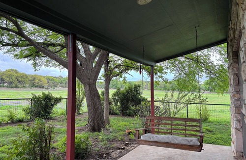 Oatmeal House | Peaceful 2-bedroom house on working ranch near Bertram