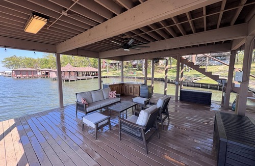 Dogwood House | Peaceful 3 bedroom, 2.5‑bath lakefront home on beautiful Lake Bob Sandlin, TX