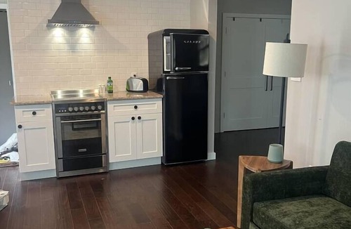 West Oak Hill House | Peaceful Austin Hill Country Casita