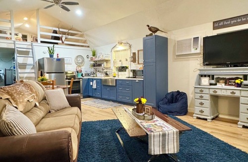 Harper Cabin | Peaceful Hill Country Cabin - Family & Dog - Friendly with Stunning Night Skies