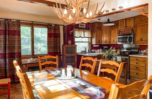 Cascade-Chipita Park Ski Chalet | Peaceful Mountainside Cabin Retreat