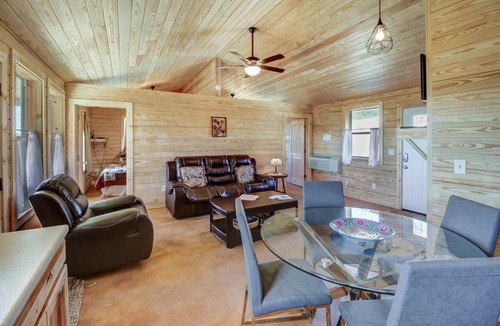 Fredericksburg House | Peaceful Providence Guesthouse