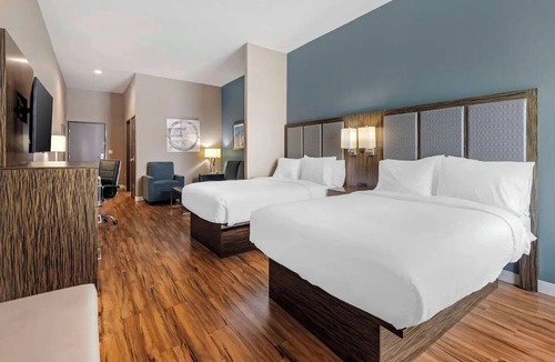 Pflugerville Hotel | Peaceful Room Ideal for Relaxing Getaways Near Typhoon Texas Water Park - 3.8 mi