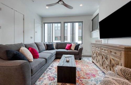 Tobin Hill House | Pearl Oasis, Luxury & Panoramic City Views