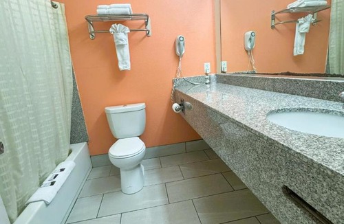 San Antonio Hotel | Pecan Valley Inn & Suites