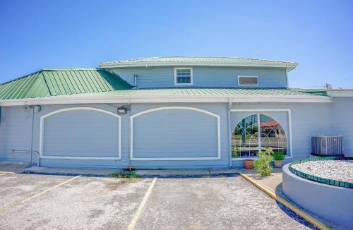 Aransas Pass Hotel | Pelican Inn by Belvilla Aransas Pass, TX