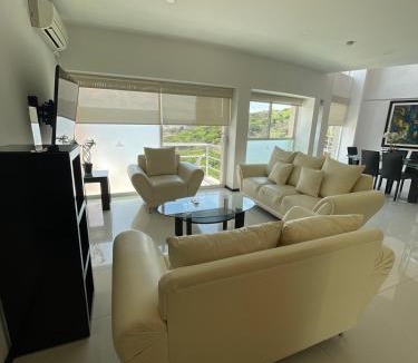 Queretaro Hotel | Penthouse with Pool, Gym & A/C