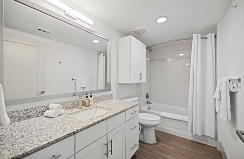Waller Creek District Hotel | Perfect Austin Getaway | Stay Near Downtown’s Top Dining & Entertainment