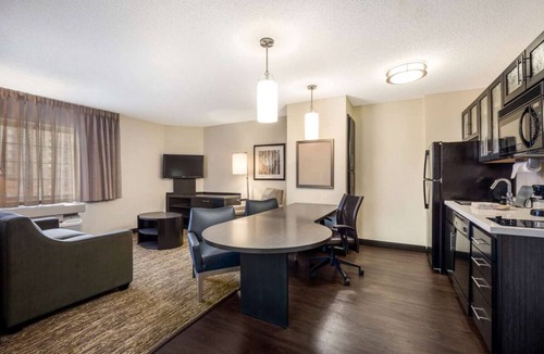 Plano Hotel | Perfect for Groups! 2 Spacious Units with Kitchens, Pets are Welcome!