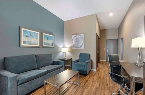 Pflugerville Hotel | Perfect Room for Weekend Escapes Close to Local Dining & 2.8 Mi to Typhoon Texas